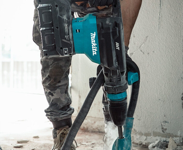 The 80V max (40V max X2) XGT® Brushless 28 lb. Demolition Hammer Kit (GMH02PM) is a cordless concrete solution for heavy-load applications