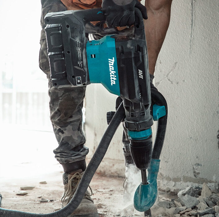 The 80V max (40V max X2) XGT® Brushless 28 lb. Demolition Hammer Kit (GMH02PM) is a cordless concrete solution for heavy-load applications
